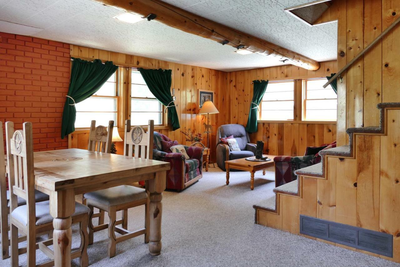 Отель Bill Cody Ranch Экстерьер фото